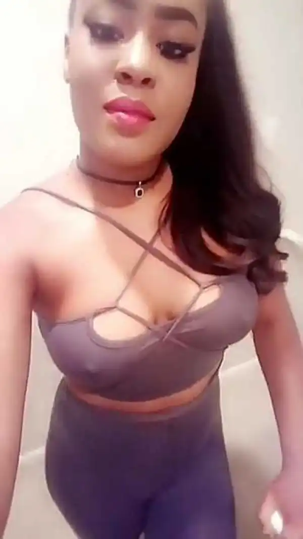 Singer Emma Nyra Puts Her N*pples On Display In New Photos